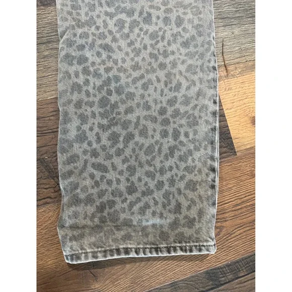 Universal Thread Grey Leopard Print Mid Rise 90s Baggy Jeans Size 6 Button Fly - Picture 16 of 16